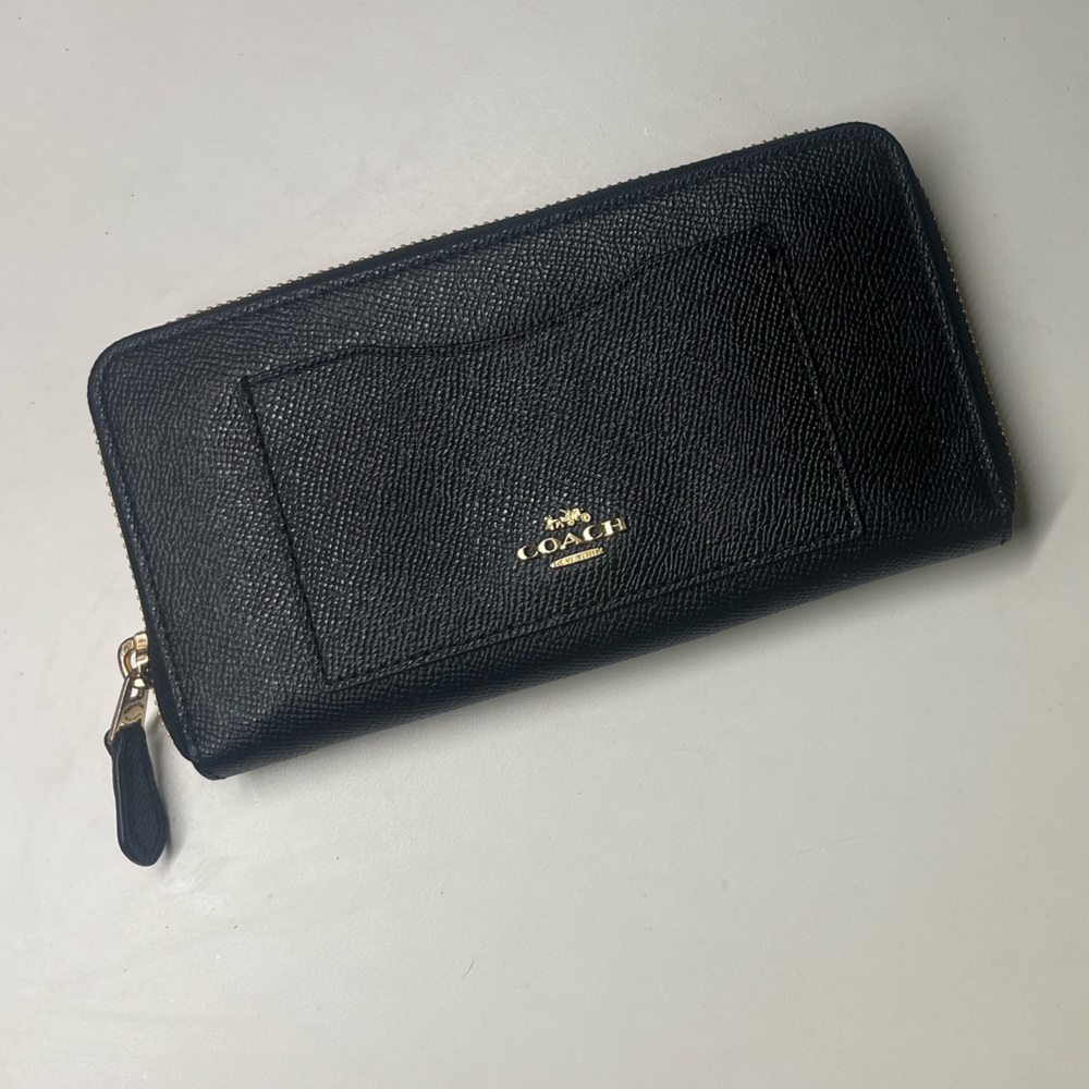 Coach . Black Leather . Cross Grain . Wallet